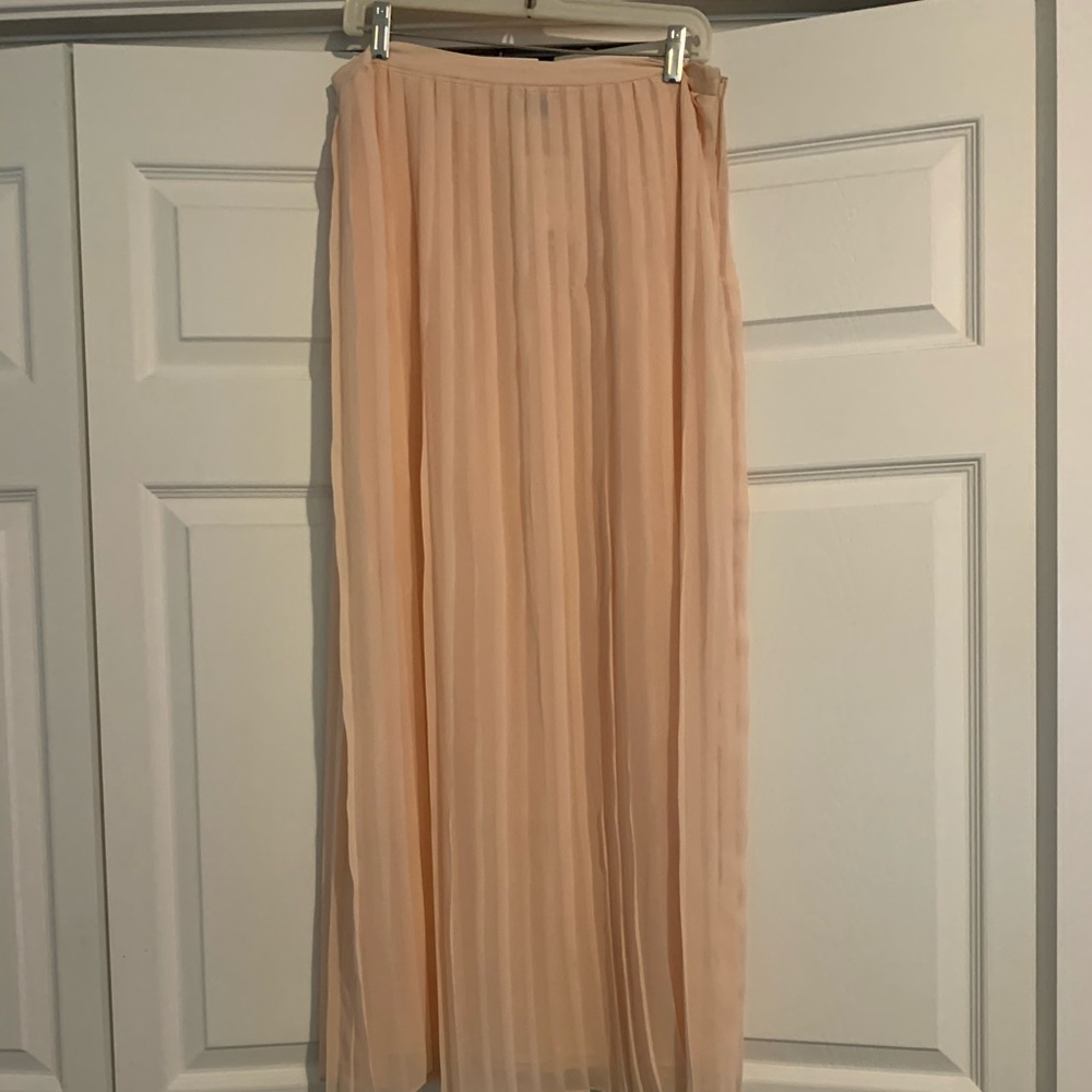 Long pleated skirt